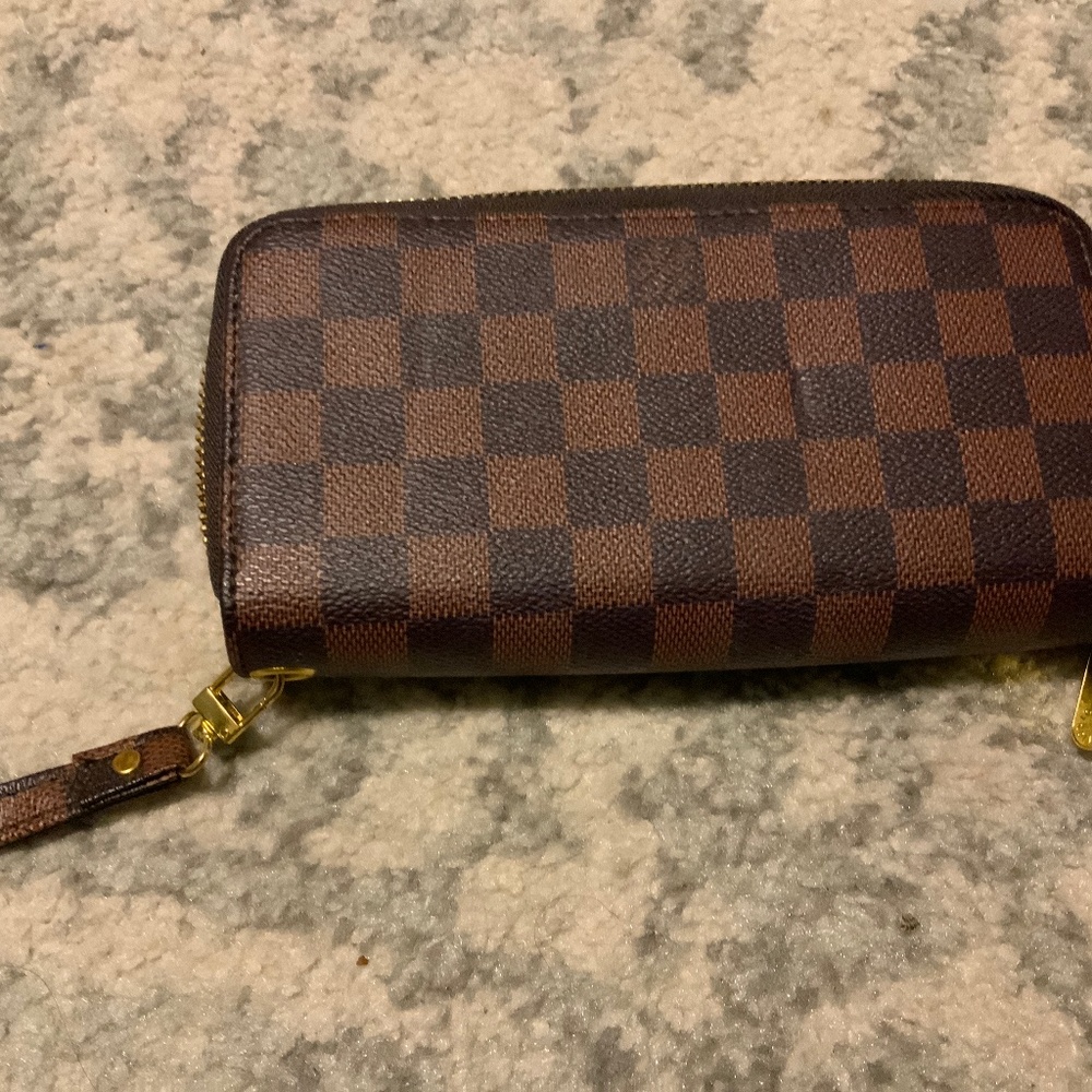 Fake Louie Vuitton wallet